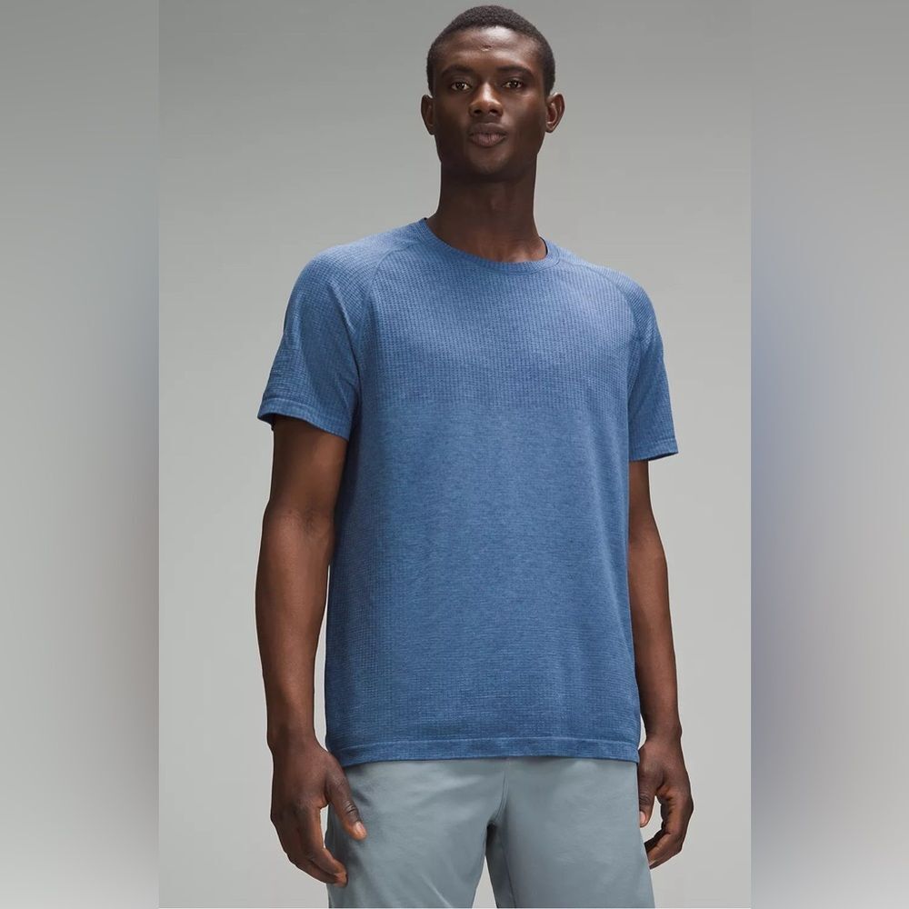 LULULEMON blue metal vent shirt size M